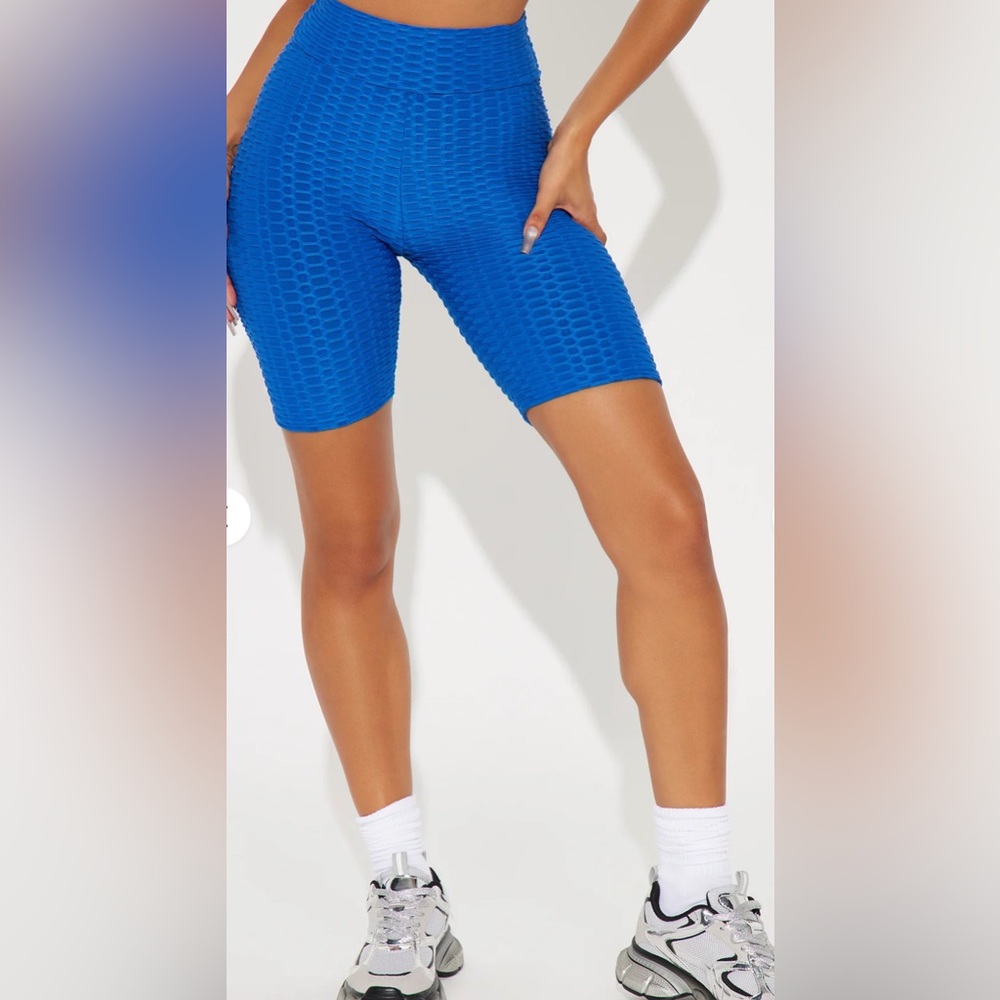 Fashion Nova/Blue Textured Scrunch Butt And Sports Bra Set-Size Small NWT💙 - Picture 2 of 8